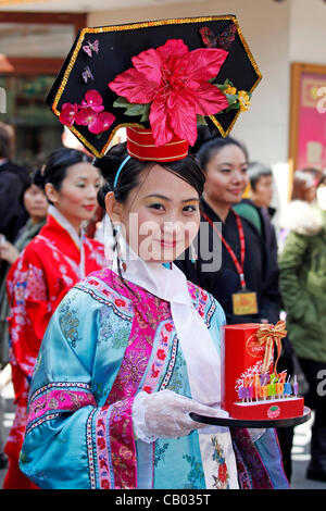 Londres, Royaume-Uni. Samedi 12 mai 2012. Parade d'anniversaire de Bouddha dans Chinatown, Londres célébrant le 2556th anniversaire de Bouddha Banque D'Images
