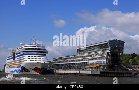 . Hambourg, Allemagne.Le nouveau bateau de croisière Aidamar à son jour de baptême (12.05.2012) à l'anniversaire du port de Hambourg 2012 Banque D'Images