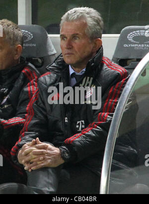 12.05.2012. Stade olympique de Berlin, Allemagne. L'entraîneur-chef de Munich Jupp Heynckes est visible pendant au cours de la DFB Allemande de football match final entre le Borussia Dortmund et le FC Bayern Munich au Stade Olympique de Berlin, Allemagne Banque D'Images