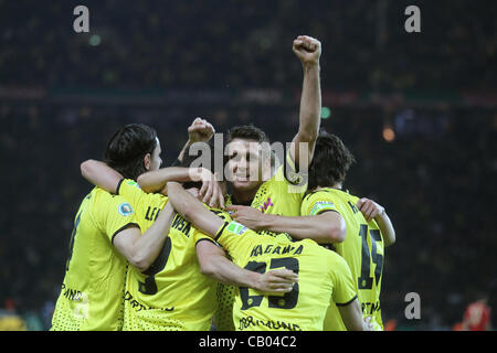 12.05.2012. Stade olympique de Berlin, Allemagne. Le Dortmund Sebastian Kehl(face) célèbre avec ses coéquipiers au cours de la DFB Allemande de football match final entre Borussia Dortmund et FC Bayern Munich au Stade Olympique de Berlin, Allemagne Banque D'Images