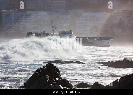 Bateau de pêche japonais frappé par Eihatsu "Maru" s'échoue à Clifton, Cape Town Banque D'Images