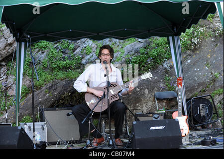 L'EICC Music Festival à Dartmouth. Chanteur de blues dans l'exécution de Thomas Ford Baynards Cove Fort 13/5/12 Banque D'Images