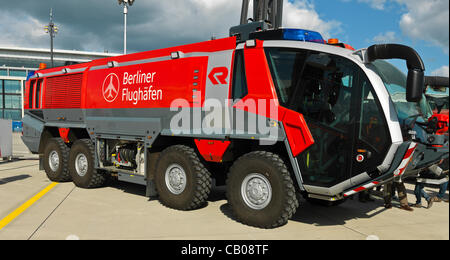 Nouveau Public de l'aéroport Berlin-Brandebourg Jours, pompiers, ambulance, Hasselblad haute résolution photo. Banque D'Images