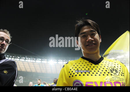 Shinji Kagawa (Dortmund), le 12 mai 2012 - Football / Soccer : Shinji Kagawa de Borussia Dortmund célèbre après avoir remporté le match final DFB Pokal entre 5-2 Borussia Dortmund Bayern Munich à l'Olympiastadion de Berlin, Allemagne. (Photo par FAR EAST PRESS/AFLO) Banque D'Images