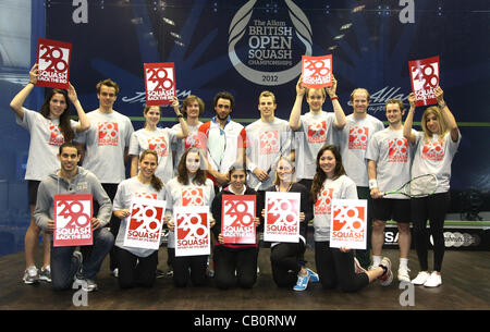 16.05.2012 L'O2, Londres, Angleterre. Certains des hommes et femmes joueurs montrent leur soutien à l'offre 'Back' campagne pour obtenir de la courge dans les 2020 Jeux Olympiques Banque D'Images