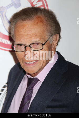 16 mai 2012 - New York, New York, États-Unis - Larry King assiste à la 'Friars Club roti de Betty White' qui a eu lieu à l'hôtel Sheraton New York Hotel. (Crédit Image : © Kaszerman ZUMAPRESS.com)/Nancy Banque D'Images