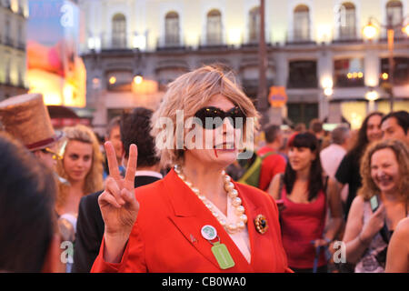 Madrid, Espagne. Une femme habille en 'blood sucker" pour se moquer de l'actuel gouvernement. Photographié à l'anniversaire d'un an de l'Espagne, le mouvement indignés le 15 mai 2012, qui a déclenché des mouvements similaires occupent dans le monde. Banque D'Images