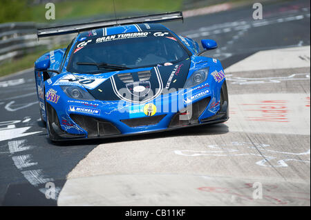 Sascha Bert (GER) / Hendrik M. Vieth (GER) conduisant le # 30 SP9-GT3 Gemballa Racing McLaren MP4-12C GT3 au cours de la pratique pour le Nürburgring 24 heures de course près de Nurburg, Allemagne le 17 mai 2012. Photo : Matt Jacques Banque D'Images