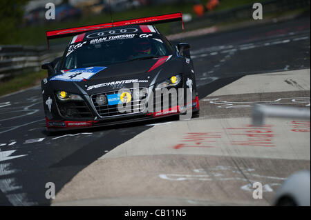 Oliver Jarvis (GBR) / Edward Sandstrom (SWE) / Andrea Piccini (ITA) / Allan Simonsen (MON) conduisant le # 4 SP9-GT3 Speedhunters.com Team WRT Audi R8 LMS Ultra pratique pour le Nurburgring pendant 24 heures près de Nurburg, Allemagne le 17 mai 2012. Photo : Matt Jacques Banque D'Images