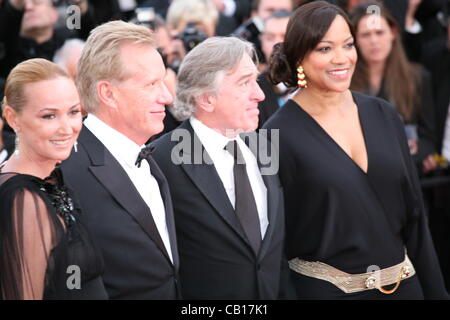 James Woods, Robert De Niro et Grace Hightower au gala screening Madagascar 3 : Europe's Most Wanted à la 65e Festival de Cannes. Le vendredi 18 mai 2012 au Festival de Cannes, France. Banque D'Images