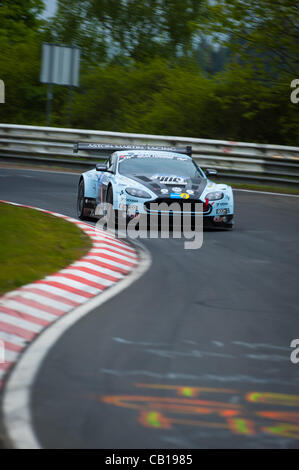 Stefan Mucke (GER) / Darren Turner (GBR) conduisant le # 6 SP9-GT3 jeune conducteur AMR AMR Aston Martin Vantage top 40 final au cours de qualification pour le Nürburgring 24 heures de course près de Nurburg, Allemagne le 18 mai 2012. Photo : Matt Jacques Banque D'Images