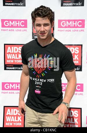 Nick Jonas aux arrivées pour 27e Marche Annuelle CONTRE LE SIDA New York, Central Park, New York, NY 20 mai 2012. Photo par : Derek Storm/Everett Collection Banque D'Images