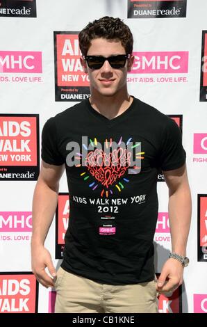 Nick Jonas aux arrivées pour 27e Marche Annuelle CONTRE LE SIDA New York, Central Park, New York, NY 20 mai 2012. Photo par : Derek Storm/Everett Collection Banque D'Images