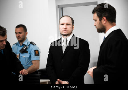 Oslo, Norvège. 21/05/2012. Attentats terroristes et extrémistes de droite Anders Behring Breivik comparaît devant le tribunal au cours de ses dix semaines à Oslo palais de justice. Banque D'Images