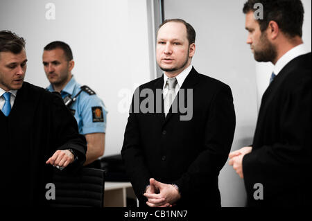 Oslo, Norvège. 21/05/2012. Attentats terroristes et extrémistes de droite Anders Behring Breivik comparaît devant le tribunal au cours de ses dix semaines à Oslo palais de justice. Banque D'Images