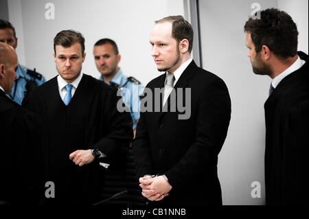 Oslo, Norvège. 21/05/2012. Attentats terroristes et extrémistes de droite Anders Behring Breivik comparaît devant le tribunal au cours de ses dix semaines à Oslo palais de justice. Banque D'Images