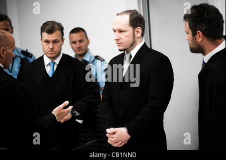 Oslo, Norvège. 21/05/2012. Attentats terroristes et extrémistes de droite Anders Behring Breivik comparaît devant le tribunal au cours de ses dix semaines à Oslo palais de justice. Banque D'Images