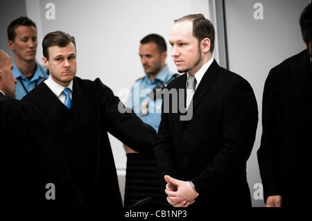 Oslo, Norvège. 21/05/2012. Attentats terroristes et extrémistes de droite Anders Behring Breivik comparaît devant le tribunal au cours de ses dix semaines à Oslo palais de justice. Banque D'Images