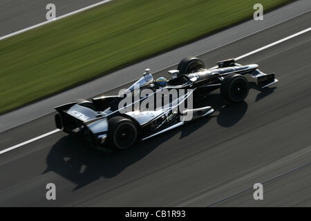 19 mai 2012 - Indianapolis, Indiana, États-Unis - IZOD Indycar Series, Indy 500, Indianapolis, IN, la qualification, la pratique, Mai 18-27 2012, Sébastien Bourdais (Chevrolet Racing Dragon Image Crédit : © Ron Bijlsma/ZUMAPRESS.com) Banque D'Images