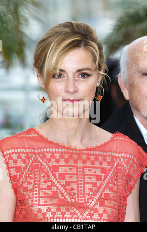 21 mai 2012 - Cannes, France - actrice Anne Consigny pose à la 'Vous n'avez pas encore rien vu' Photocall au cours de la 65e édition du Festival de Cannes au Palais des Festivals à Cannes. (Crédit Image : © Injimbert ZUMAPRESS.com)/Frederick Banque D'Images