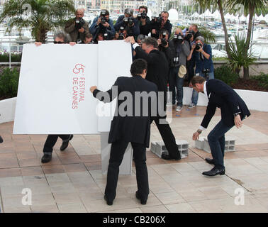 ALBERT DUPONTEL Gustave Kervern BENOIT DELEPINE & BENOIT POELVOORDE LE GRAND SOIR ( LE GRAND SOIR ) PHOTOCALL CANNES FILM FES Banque D'Images