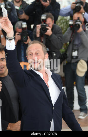 BENOIT POELVOORDE LE GRAND SOIR ( LE GRAND SOIR ) PHOTOCALL CANNES FILM FESTIVAL 2012 PALAIS DES FESTIVAL CANNES FRANCE 22 Ma Banque D'Images