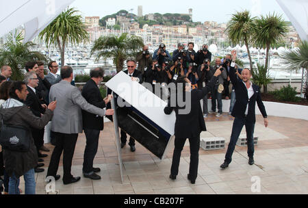 ALBERT DUPONTEL Gustave Kervern BENOIT DELEPINE & BENOIT POELVOORDE LE GRAND SOIR ( LE GRAND SOIR ) PHOTOCALL CANNES FILM FES Banque D'Images