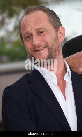 BENOIT POELVOORDE LE GRAND SOIR ( LE GRAND SOIR ) PHOTOCALL CANNES FILM FESTIVAL 2012 PALAIS DES FESTIVAL CANNES FRANCE 22 Ma Banque D'Images