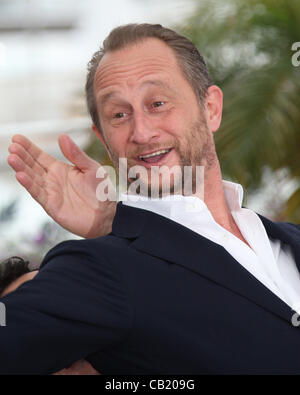 BENOIT POELVOORDE LE GRAND SOIR ( LE GRAND SOIR ) PHOTOCALL CANNES FILM FESTIVAL 2012 PALAIS DES FESTIVAL CANNES FRANCE 22 Ma Banque D'Images