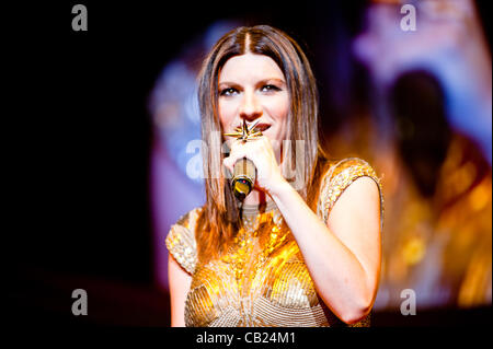 Londres, Royaume-Uni - 22 MAI 2012 : Laura Pausini effectue live at the Royal Albert Hall. Laura Pausini est un Grammy award-winning Italian pop singer-songwriter et commencé sa carrière en 1993. Banque D'Images
