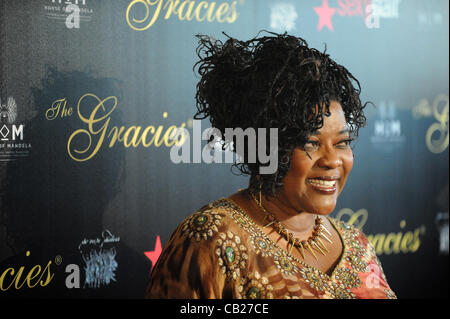 23 mai 2012 - Los Angeles, Californie, USA - l'acteur-Loretta Devine sur le tapis rouge à la 37e Gala annuel tenu Gracie au Beverly Hilton Hotel, Los Angeles, Californie, USA 22 mai 2012. L'Alliance pour les femmes dans les médias Fondation a organisé l'événement étoilé...Image Crédit cr S Banque D'Images