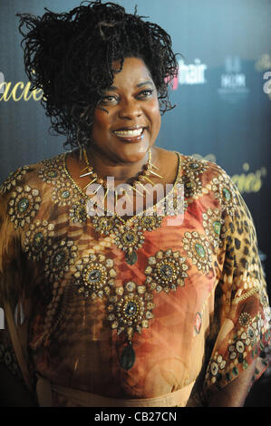 23 mai 2012 - Los Angeles, Californie, USA - l'acteur-Loretta Devine sur le tapis rouge à la 37e Gala annuel tenu Gracie au Beverly Hilton Hotel, Los Angeles, Californie, USA 22 mai 2012. L'Alliance pour les femmes dans les médias Fondation a organisé l'événement étoilé...Image Crédit cr S Banque D'Images