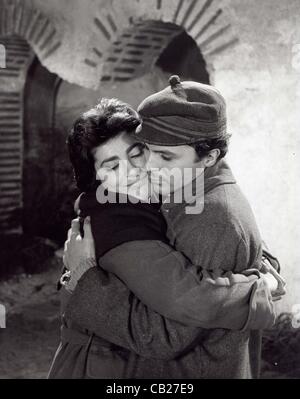 JAMES DARREN avec Irene Papas.Les Canons de Navarone 1961.Fourni par Photos inc.(Image Crédit : Â© fourni par Globe Photos Inc/Globe Photos/ZUMAPRESS.com) Banque D'Images