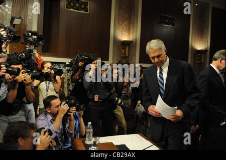 23 mai 2012 - Washington, District of Columbia, États-Unis - .Secret Service Réalisateur Mark Sullivan témoigne devant le comité du Sénat admet que les agents impliqués dans le scandale de prostitution en Colombie Ãƒâ€™n certains vraiment des âneries.Ãƒâ€œ..Le Secrétaire d'État américaine Hillary Clinton et le secrétaire à la défense, Banque D'Images