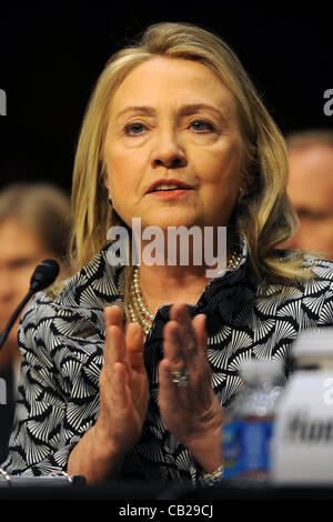 23 mai 2012 - Washington, District of Columbia, États-Unis - .Secret Service Réalisateur Mark Sullivan témoigne devant le comité du Sénat admet que les agents impliqués dans le scandale de prostitution en Colombie Ãƒâ€™n certains vraiment des âneries.Ãƒâ€œ..Le Secrétaire d'État américaine Hillary Clinton et le secrétaire à la défense, Banque D'Images