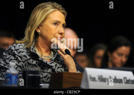 23 mai 2012 - Washington, District of Columbia, États-Unis - .Secret Service Réalisateur Mark Sullivan témoigne devant le comité du Sénat admet que les agents impliqués dans le scandale de prostitution en Colombie Ãƒâ€™n certains vraiment des âneries.Ãƒâ€œ..Le Secrétaire d'État américaine Hillary Clinton et le secrétaire à la défense, Banque D'Images