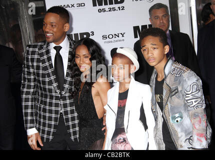 23 mai 2012 - New York, New York, États-Unis - Will Smith, Jada Pinkett-SMITH, WILLOW SMITH et Jaden Smith assister à la première de New York "les hommes en noir 3' qui s'est tenue au Ziegfeld Theatre. (Crédit Image : © Kaszerman ZUMAPRESS.com)/Nancy Banque D'Images