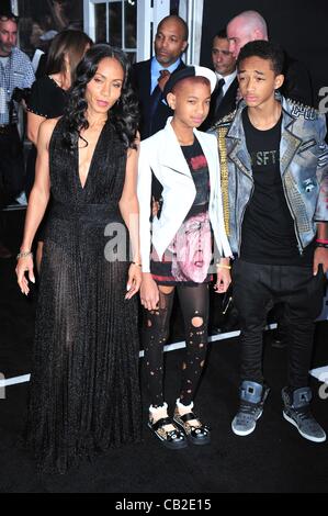 Jada Pinkett Smith, Willow Smith, Jaden Smith aux arrivées POUR LES HOMMES EN NOIR 3 Premiere, le Ziegfeld Theatre, New York, NY 23 mai 2012. Photo par : Gregorio T. Binuya/Everett Collection Banque D'Images