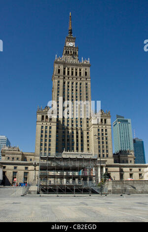 Fan Zone pour l'Euro 2012 en face de palais de la science et de la Culture à Varsovie, Pologne. Fan Zone occupera environ 120 mille mètres carrés et sera en mesure d'accueillir environ 100 mille de fans de football. Jeudi 24 Mai 2012 Banque D'Images