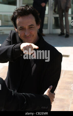 24 mai 2012 - Cannes, France - CANNES, FRANCE - 24 mai : l'acteur John Cusack pose à la 'La Paperboy' photocall au cours de la 65e édition du Festival de Cannes au Palais des Festivals le 24 mai 2012 à Cannes, France. (Crédit Image : © Injimbert ZUMAPRESS.com)/Frederick Banque D'Images