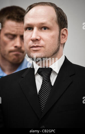 Oslo, Norvège. 24/05/2012. Terroriste norvégien d'extrême droite et Anders Behring Breivik comparaît devant le tribunal au cours de ses dix semaines dans le palais d'Oslo. Banque D'Images