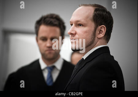 Oslo, Norvège. 24/05/2012. Terroriste norvégien d'extrême droite et Anders Behring Breivik comparaît devant le tribunal au cours de ses dix semaines dans le palais d'Oslo. Banque D'Images