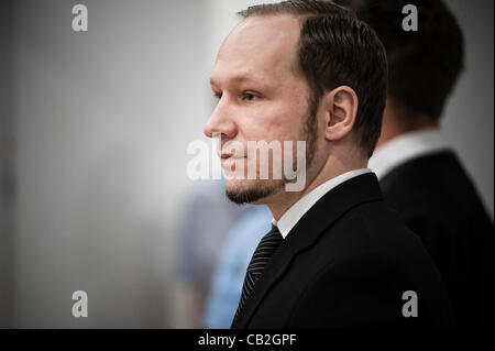 Oslo, Norvège. 24/05/2012. Terroriste norvégien d'extrême droite et Anders Behring Breivik comparaît devant le tribunal au cours de ses dix semaines dans le palais d'Oslo. Banque D'Images