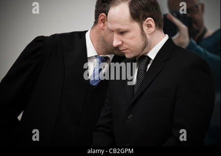 Oslo, Norvège. 24/05/2012. Terroriste norvégien d'extrême droite et Anders Behring Breivik comparaît devant le tribunal au cours de ses dix semaines dans le palais d'Oslo. Banque D'Images