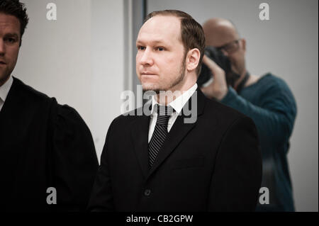 Oslo, Norvège. 24/05/2012. Terroriste norvégien d'extrême droite et Anders Behring Breivik comparaît devant le tribunal au cours de ses dix semaines dans le palais d'Oslo. Banque D'Images