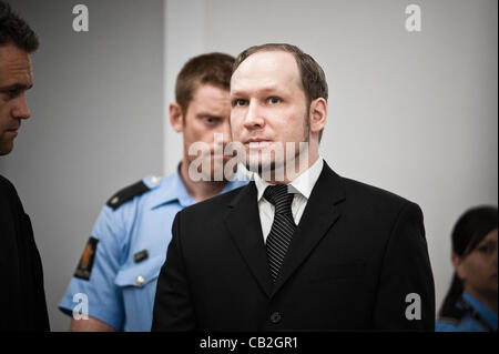 Oslo, Norvège. 24/05/2012. Terroriste norvégien d'extrême droite et Anders Behring Breivik comparaît devant le tribunal au cours de ses dix semaines dans le palais d'Oslo. Banque D'Images