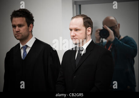 Oslo, Norvège. 24/05/2012. Terroriste norvégien d'extrême droite et Anders Behring Breivik comparaît devant le tribunal au cours de ses dix semaines dans le palais d'Oslo. Banque D'Images