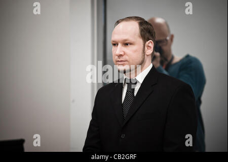 Oslo, Norvège. 24/05/2012. Terroriste norvégien d'extrême droite et Anders Behring Breivik comparaît devant le tribunal au cours de ses dix semaines dans le palais d'Oslo. Banque D'Images