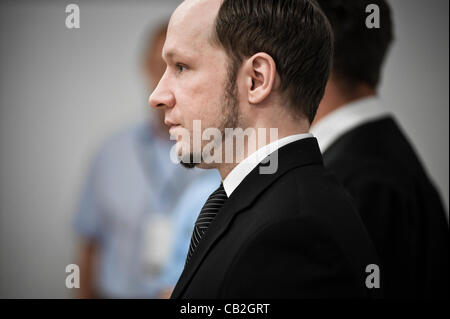 Oslo, Norvège. 24/05/2012. Terroriste norvégien d'extrême droite et Anders Behring Breivik comparaît devant le tribunal au cours de ses dix semaines dans le palais d'Oslo. Banque D'Images