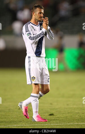 23 mai 2012 - Carson, Californie, États-Unis d'Amérique - David Beckham (23) de Los Angeles Galaxy claps pour féliciter les San Jose Earthquakes après avoir gagner le match au cours de la Los Angeles Galaxy vs San Jose Earthquakes match au Home Depot Center. Les tremblements de gagner 3-2. (Crédit Image : © Banque D'Images